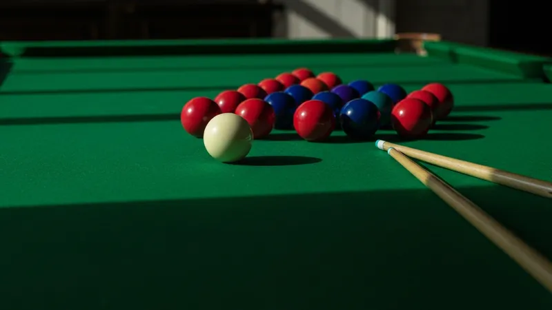 Table de billard convertible transformée en table à manger
